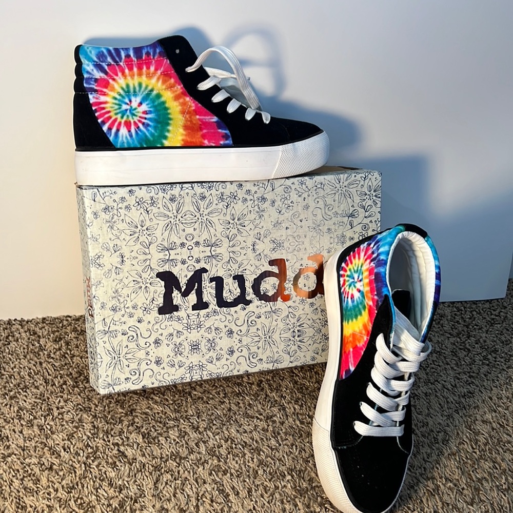 These are mudds size 8
